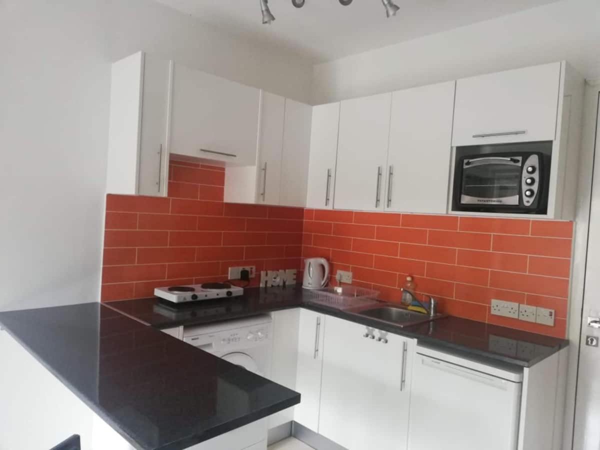 Cozy 1 Bedroom Apartment Close To The Beach Paphos Exterior foto