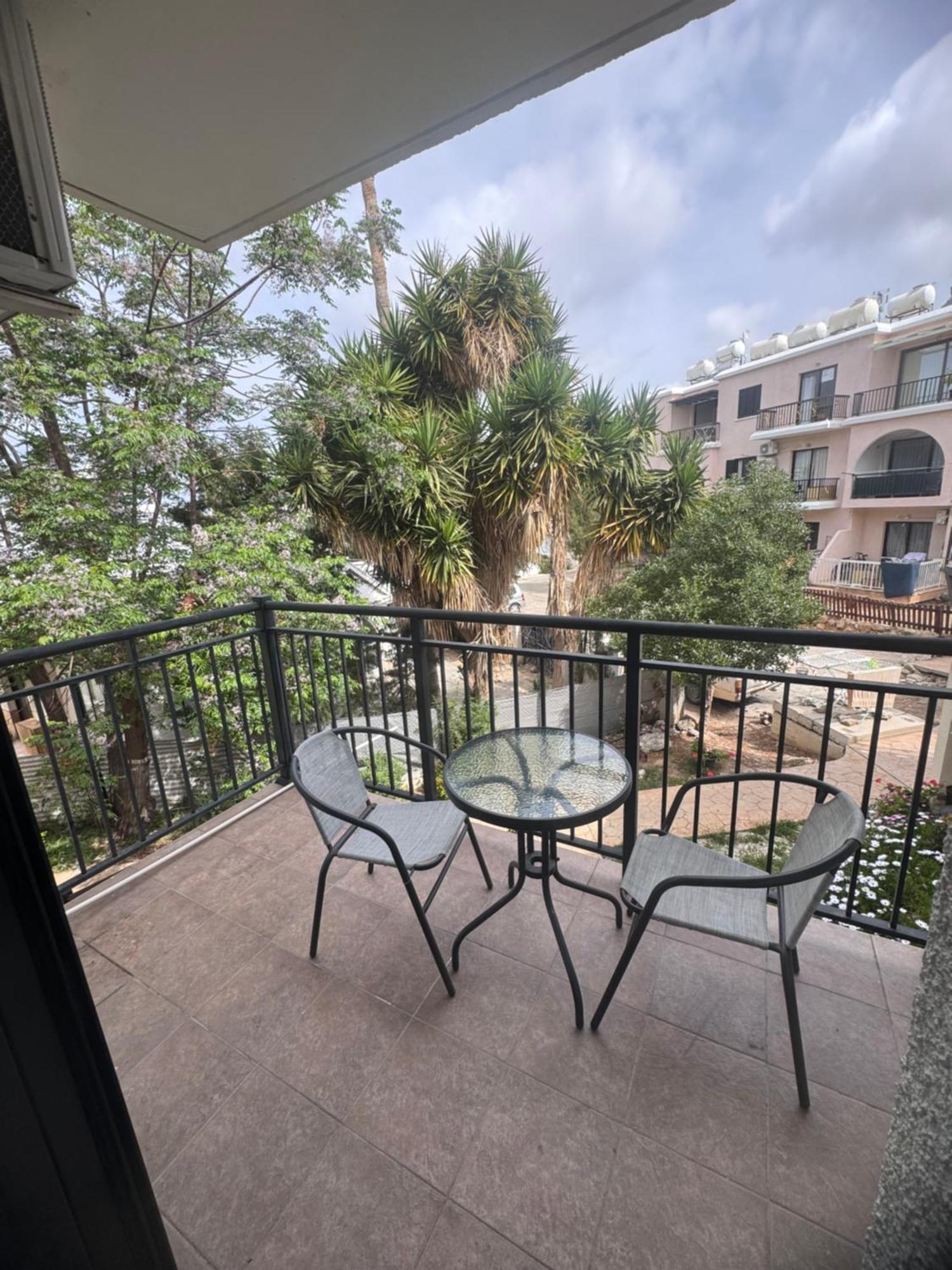Cozy 1 Bedroom Apartment Close To The Beach Paphos Exterior foto